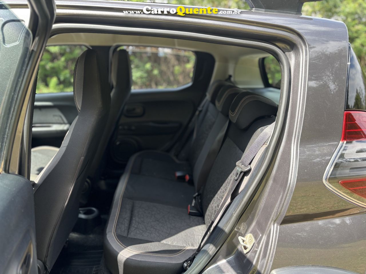 FIAT   MOBI TREKKING 1.0 FLEX 5P.   CINZA 2023 1.0 FLEX - Loja