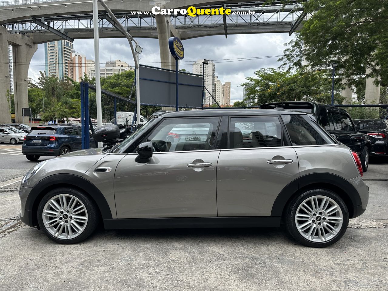 MINI   COOPER 1.5 TURBO 12V 5P AUT.   CINZA 2019 1.5 T GASOLINA - Loja