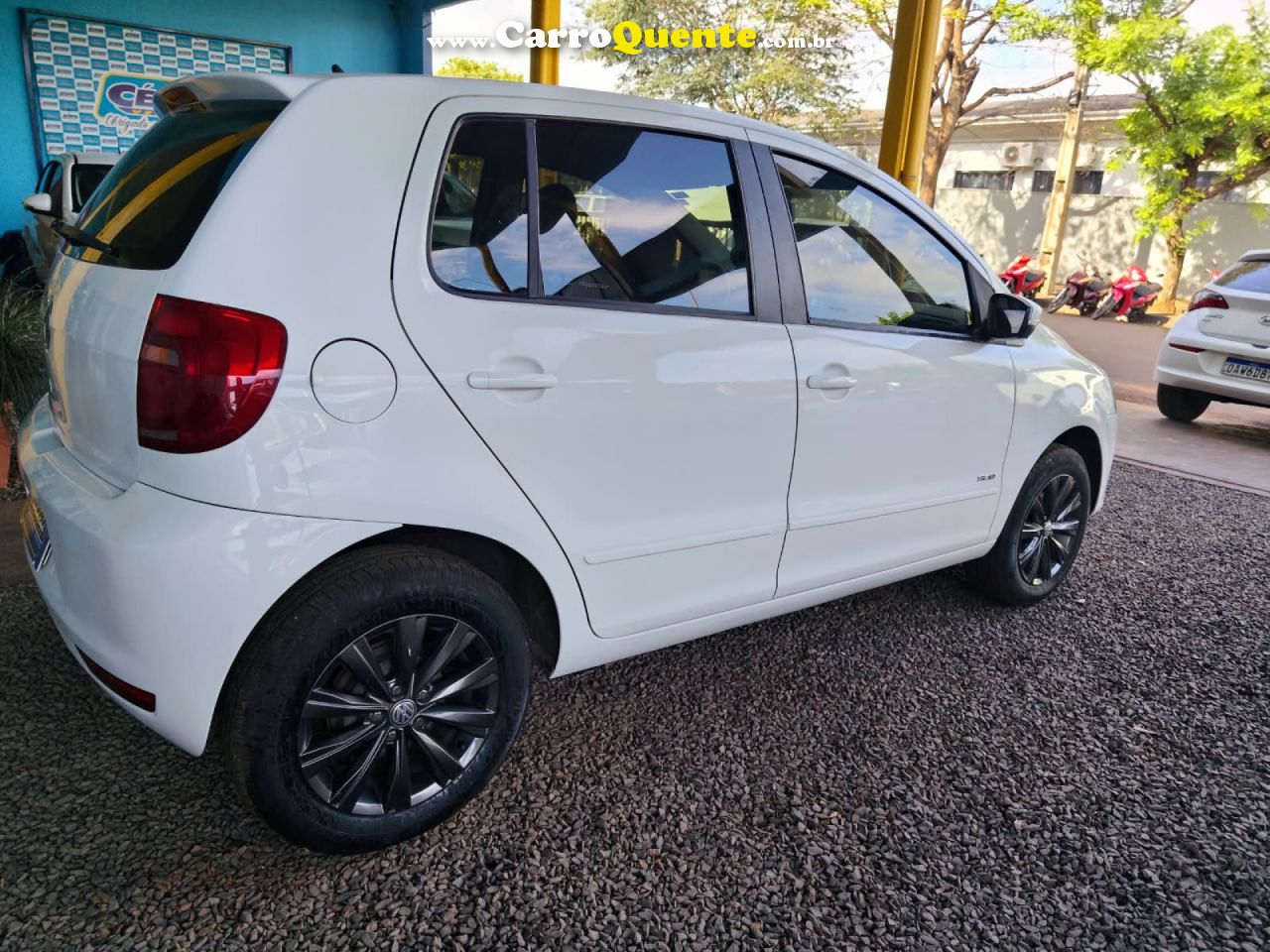 VOLKSWAGEN   FOX 1.0 MI TOTAL FLEX 8V 5P   BRANCO 2013 1.0 FLEX - Loja