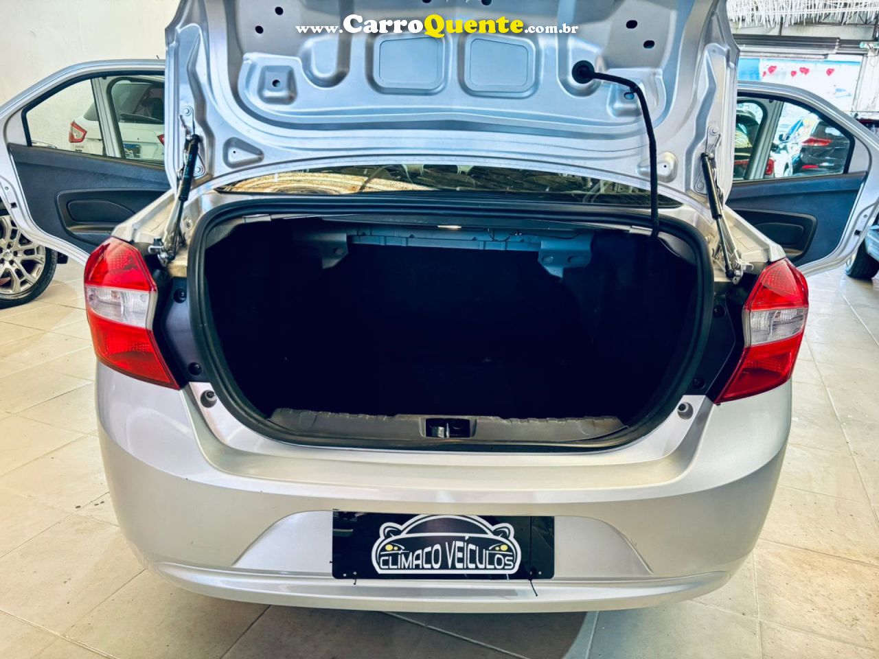 FORD   KA+ SEDAN 1.0 SESE PLUS TIVCT FLEX 4P   PRATA 2018 1.0 FLEX - Loja