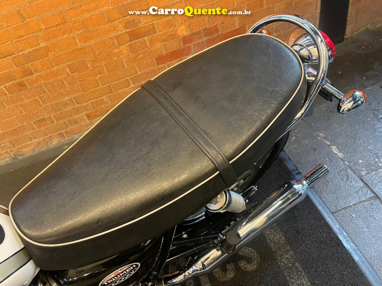 TRIUMPH BONNEVILLE T 100 865 2014 - Loja