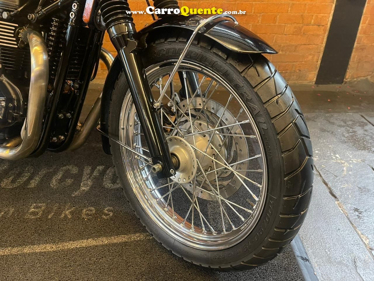 TRIUMPH BONNEVILLE T 100 865 2014 - Loja