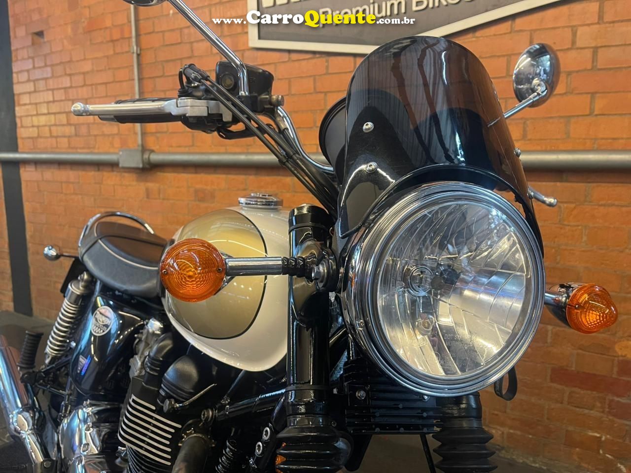 TRIUMPH BONNEVILLE T 100 865 2014 - Loja