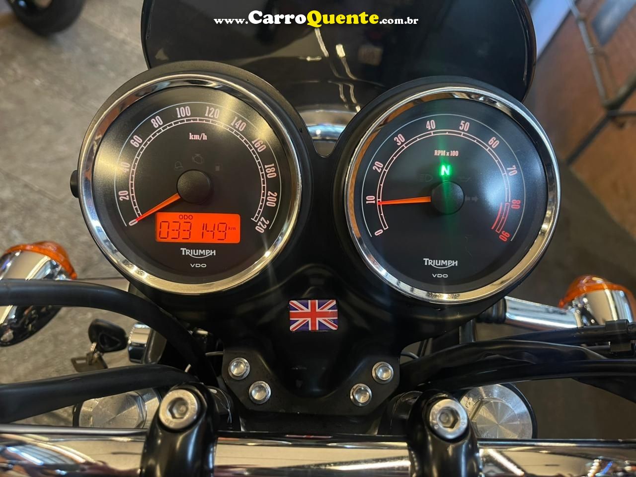 TRIUMPH BONNEVILLE T 100 865 2014 - Loja