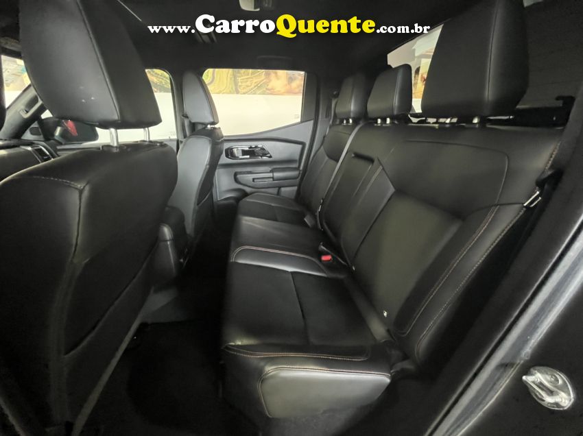 Mitsubishi TRITON 2.4 BITURBO DIESEL CD KATANA 4X4 AUTOMÁTICO - Loja