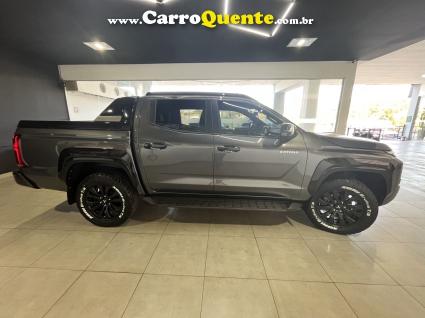 Mitsubishi TRITON 2.4 BITURBO DIESEL CD KATANA 4X4 AUTOMÁTICO - Loja