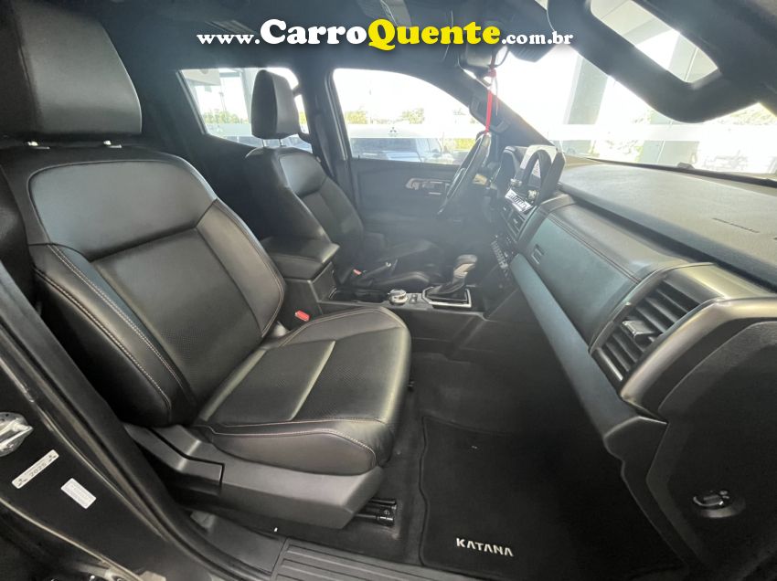 Mitsubishi TRITON 2.4 BITURBO DIESEL CD KATANA 4X4 AUTOMÁTICO - Loja