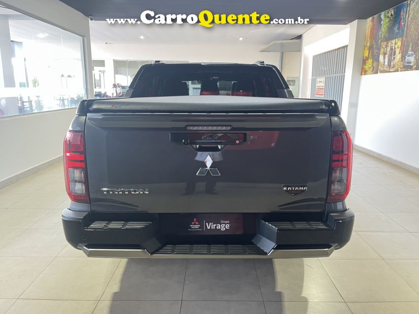 Mitsubishi TRITON 2.4 BITURBO DIESEL CD KATANA 4X4 AUTOMÁTICO - Loja