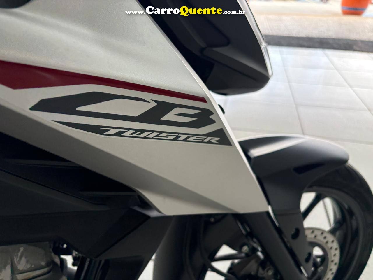 HONDA CB 300F TWISTER CBS C/ BAIXA KM 2026 - Loja