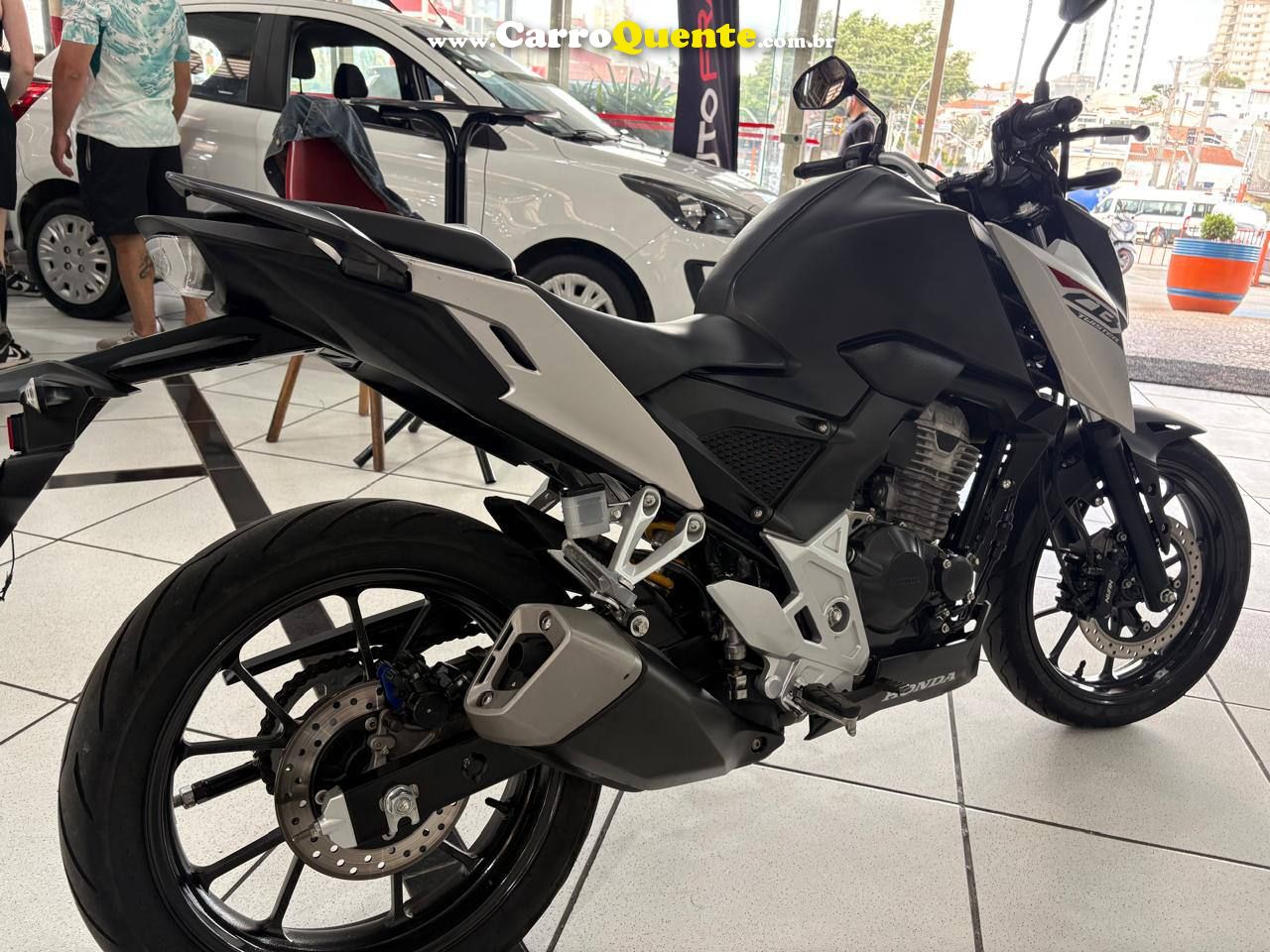 HONDA CB 300F TWISTER CBS C/ BAIXA KM 2026 - Loja
