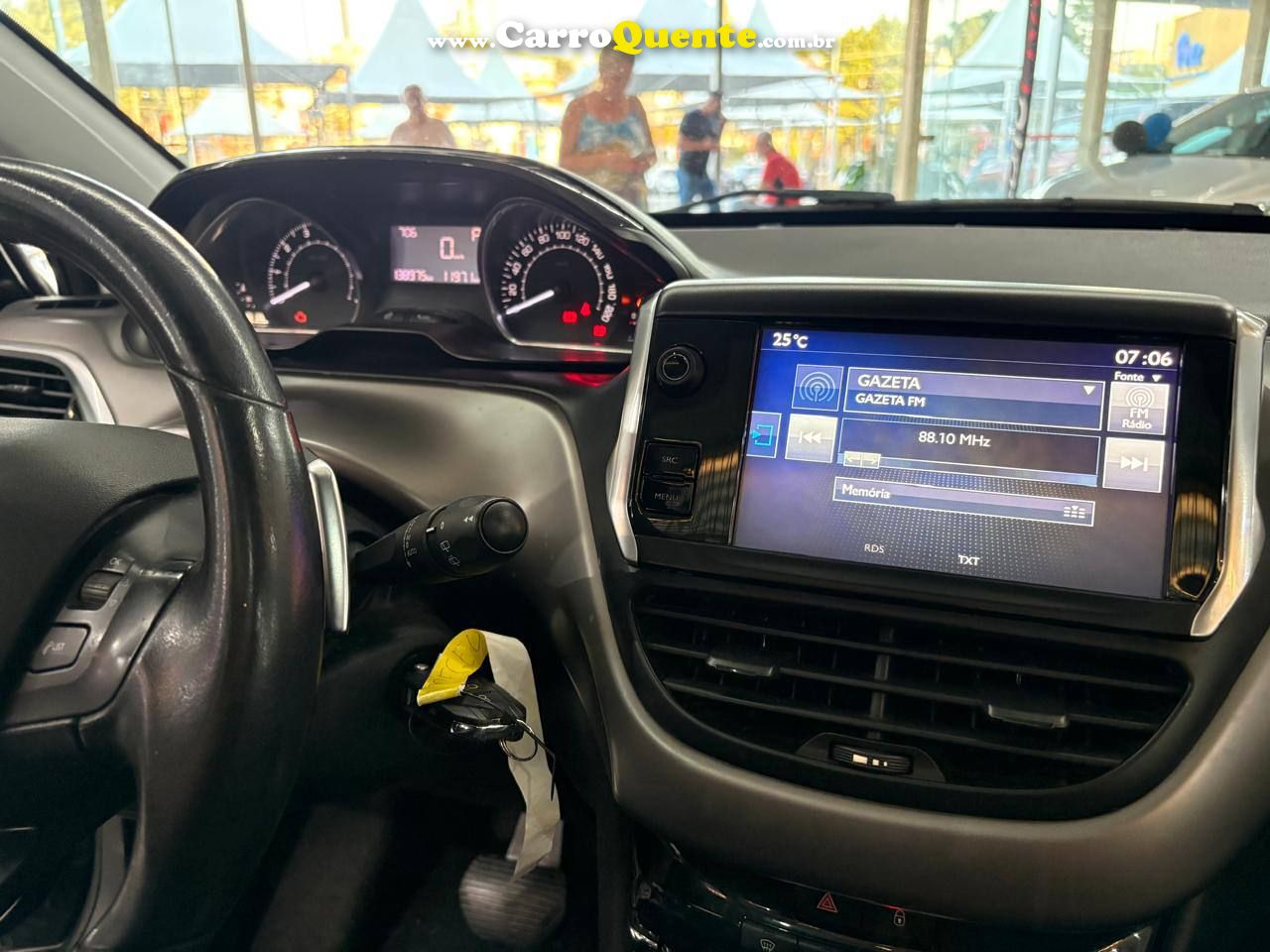 PEUGEOT 208 1.6 GRIFFE C/ BAIXA KM 2017 - Loja