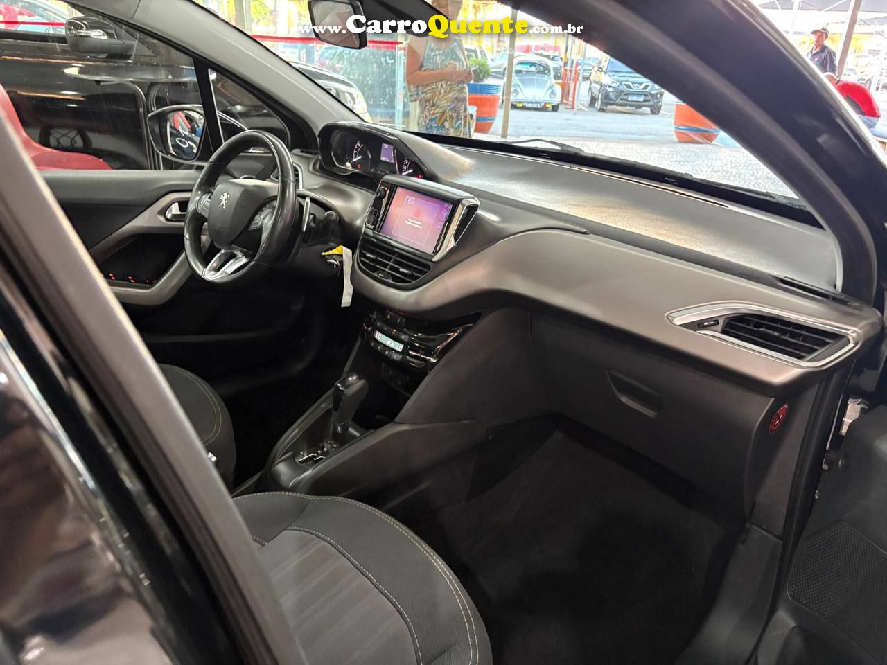 PEUGEOT 208 1.6 GRIFFE C/ BAIXA KM 2017 - Loja