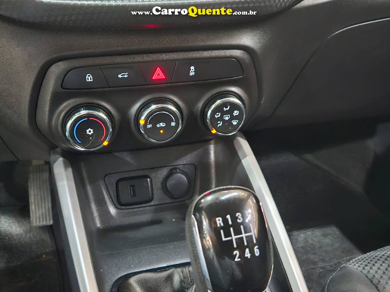 CHEVROLET ONIX 1.0 PLUS LT2 * C/ 31.000 KM Apenas * 2024 - Loja