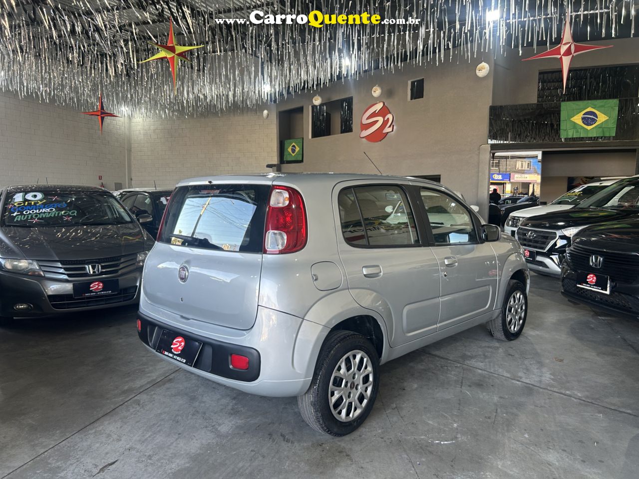 FIAT   UNO VIVACE CELEB. 1.0 EVO F.FLEX 8V 5P   PRATA 2013 1.0 FLEX - Loja