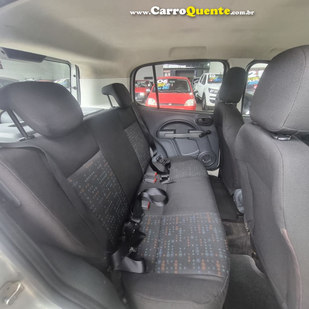FIAT   UNO VIVACE CELEB. 1.0 EVO F.FLEX 8V 5P   PRATA 2013 1.0 FLEX - Loja