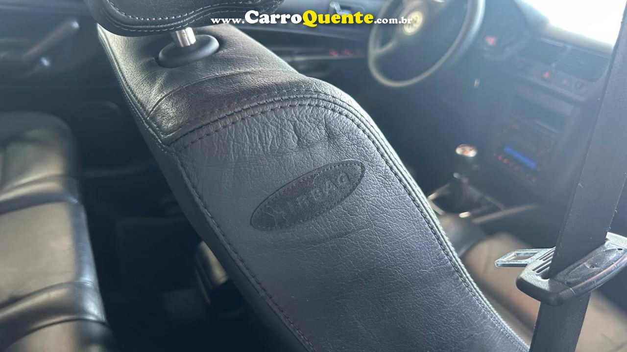 VOLKSWAGEN   GOLF GTI 1.8 MI 20V TURBO 4P MEC.   PRATA 2001 1.8 GASOLINA - Loja