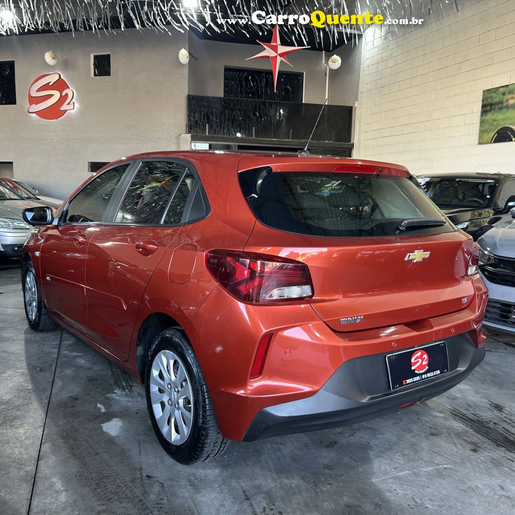 CHEVROLET   ONIX HATCH LT 1.0 12V FLEX 5P MEC.   LARANJA 2020 1.0 FLEX - Loja