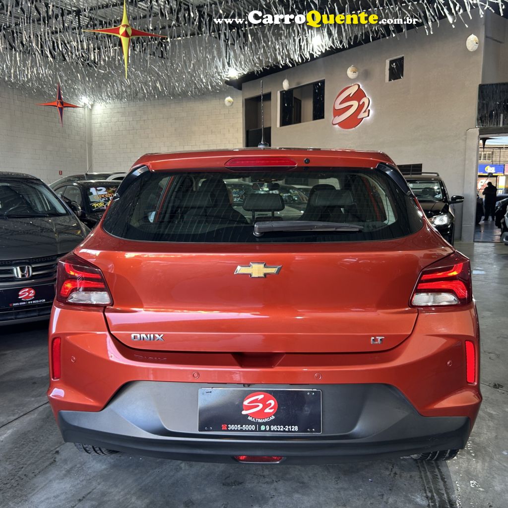 CHEVROLET   ONIX HATCH LT 1.0 12V FLEX 5P MEC.   LARANJA 2020 1.0 FLEX - Loja