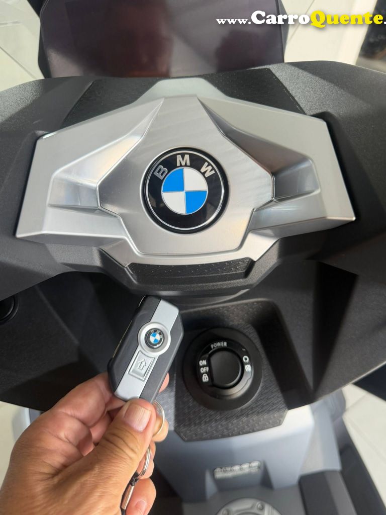 BMW   C400 X SPORT   BRANCO 2024 400 GASOLINA - Loja