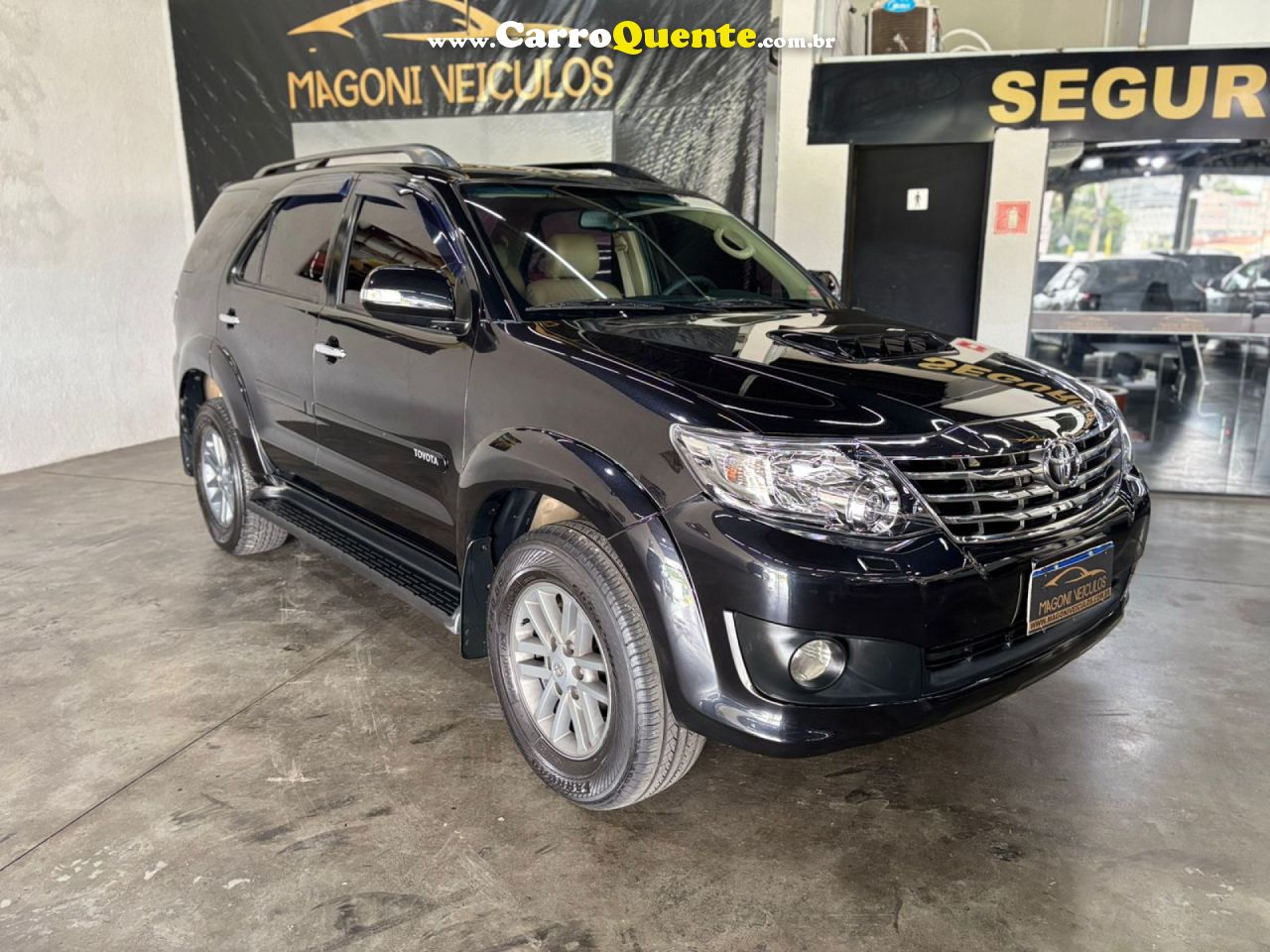 TOYOTA   HILUX SW4 SRV D4-D 4X4 3.0 TDI DIES. AUT   PRETO 2014 3.0 DIESEL - Loja