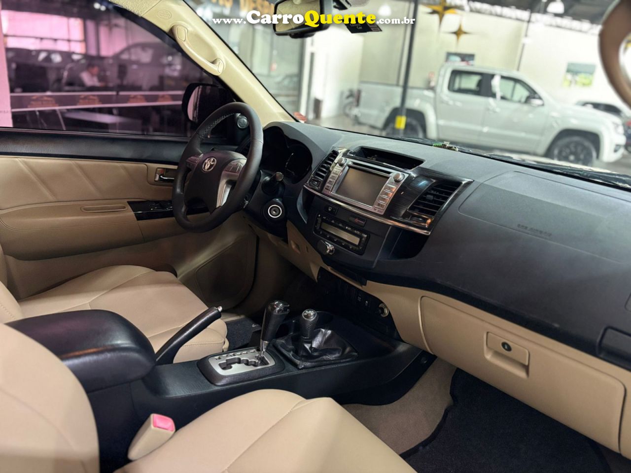 TOYOTA   HILUX SW4 SRV D4-D 4X4 3.0 TDI DIES. AUT   PRETO 2014 3.0 DIESEL - Loja
