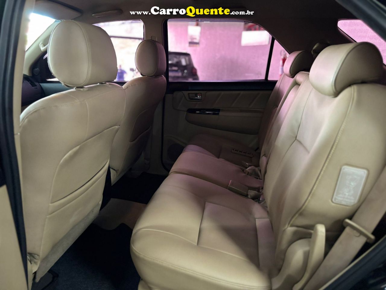 TOYOTA   HILUX SW4 SRV D4-D 4X4 3.0 TDI DIES. AUT   PRETO 2014 3.0 DIESEL - Loja