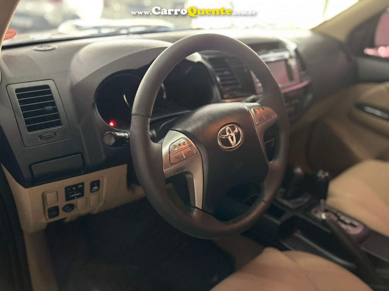 TOYOTA   HILUX SW4 SRV D4-D 4X4 3.0 TDI DIES. AUT   PRETO 2014 3.0 DIESEL - Loja