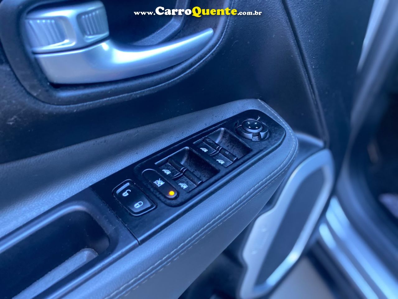 JEEP   RENEGADE1.8 4X2 FLEX 16V AUT.(PCD)   PRATA 2019 1.8 FLEX - Loja