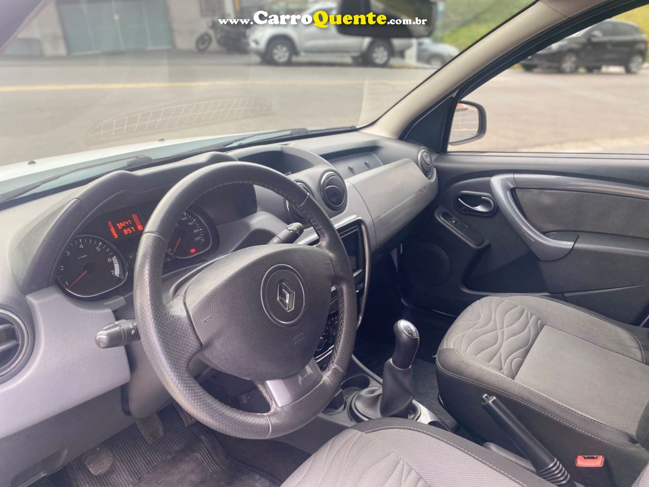 RENAULT   DUSTER DYNAMIQUE 1.6 FLEX 16V MEC.   BRANCO 2014 1.6 FLEX - Loja