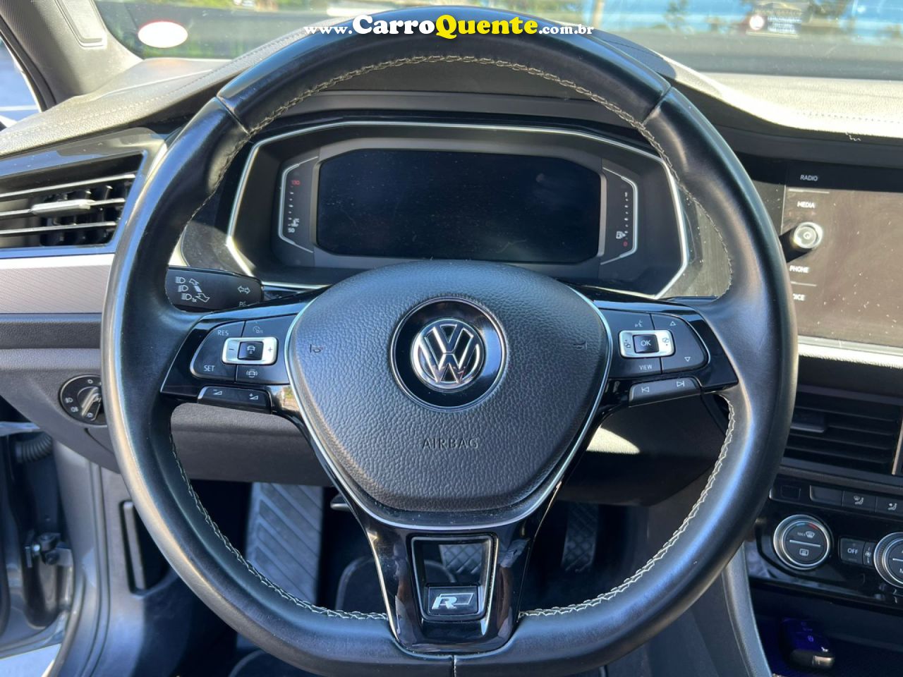 VOLKSWAGEN   JETTA R-LINE 250 TSI 1.4 FLEX 16V AUT.   CINZA 2019 1.4 FLEX - Loja