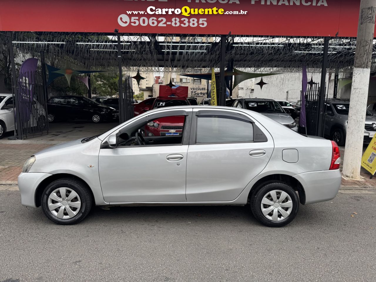 TOYOTA   ETIOS X SEDAN 1.5 FLEX 16V 4P MEC.   PRATA 2015 1.5 FLEX - Loja