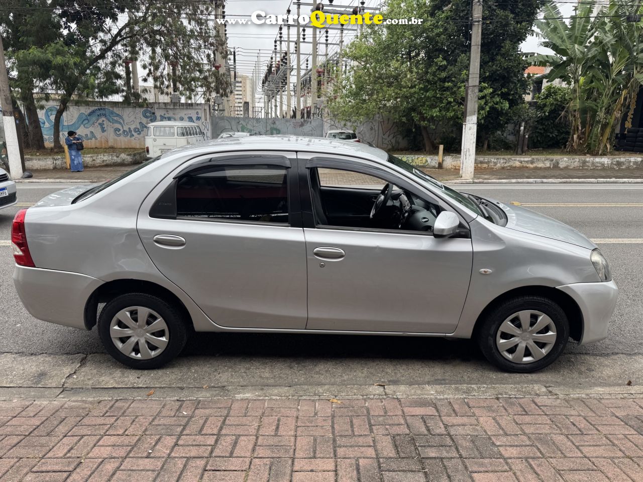 TOYOTA   ETIOS X SEDAN 1.5 FLEX 16V 4P MEC.   PRATA 2015 1.5 FLEX - Loja