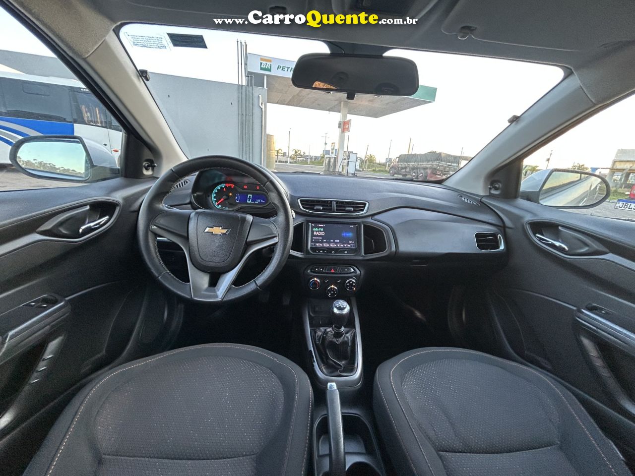 CHEVROLET   ONIX HATCH LT 1.4 8V FLEXPOWER 5P MEC.   PRATA 2015 1.4 FLEX - Loja