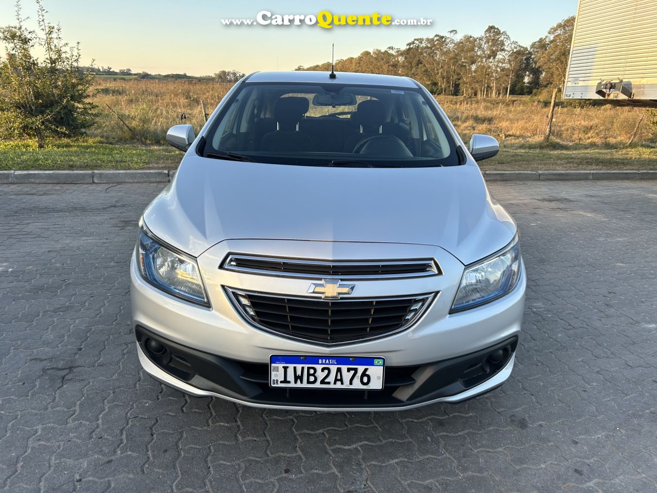 CHEVROLET   ONIX HATCH LT 1.4 8V FLEXPOWER 5P MEC.   PRATA 2015 1.4 FLEX - Loja