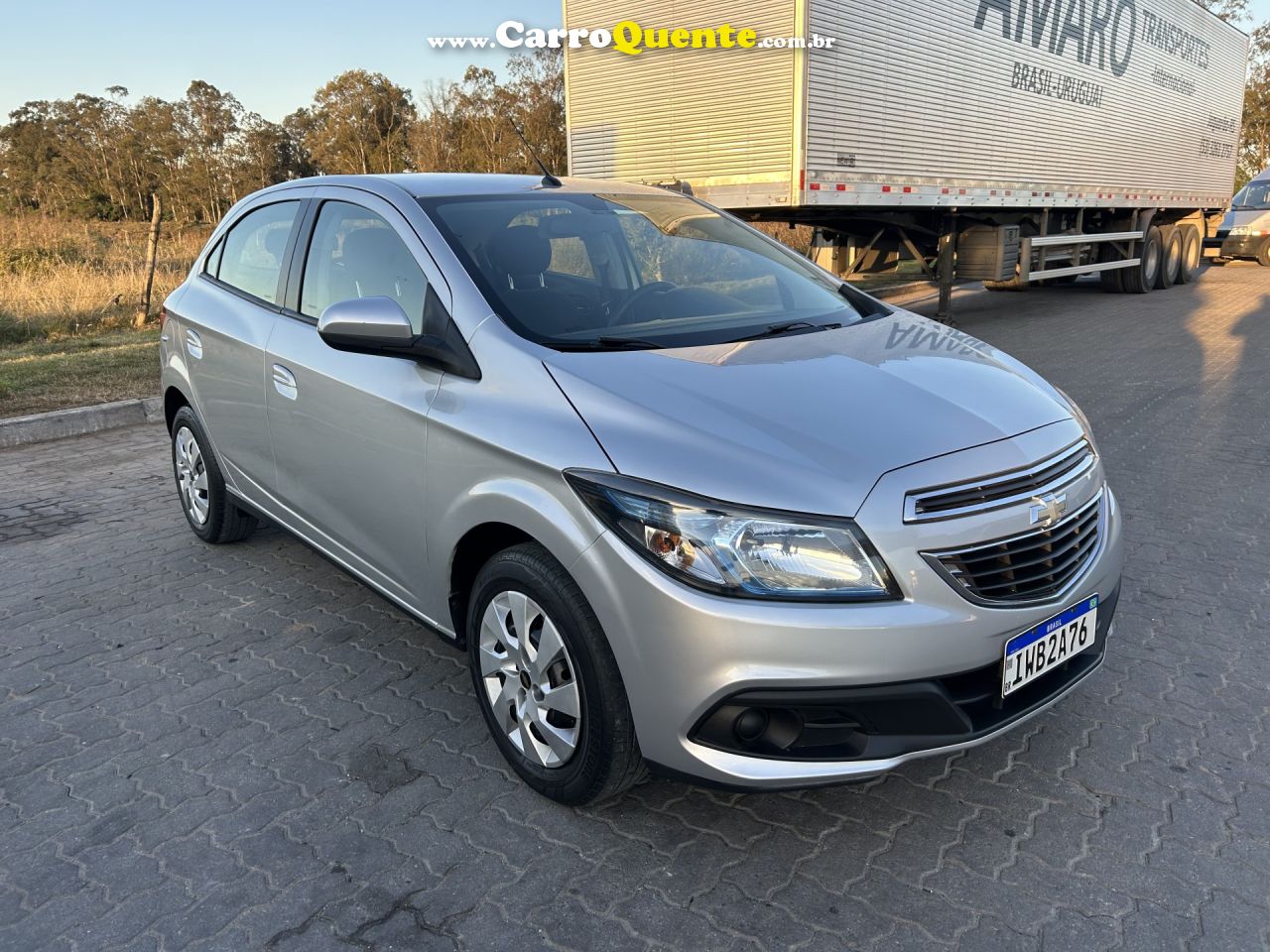 CHEVROLET   ONIX HATCH LT 1.4 8V FLEXPOWER 5P MEC.   PRATA 2015 1.4 FLEX - Loja