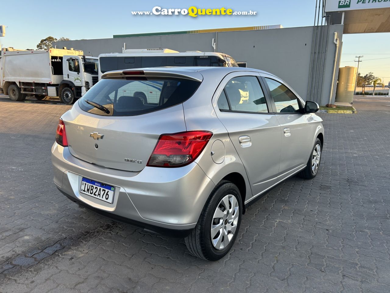 CHEVROLET   ONIX HATCH LT 1.4 8V FLEXPOWER 5P MEC.   PRATA 2015 1.4 FLEX - Loja