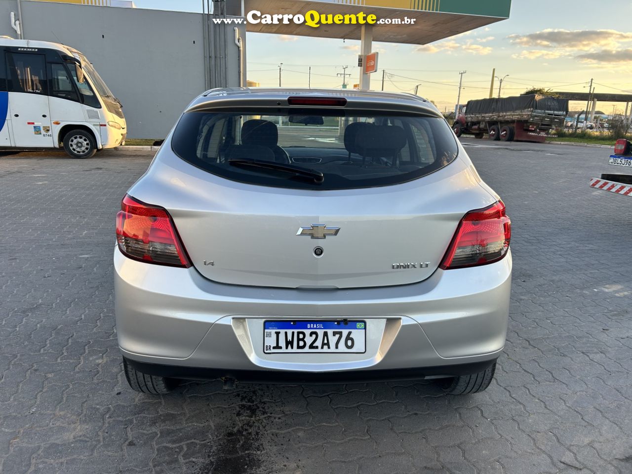 CHEVROLET   ONIX HATCH LT 1.4 8V FLEXPOWER 5P MEC.   PRATA 2015 1.4 FLEX - Loja