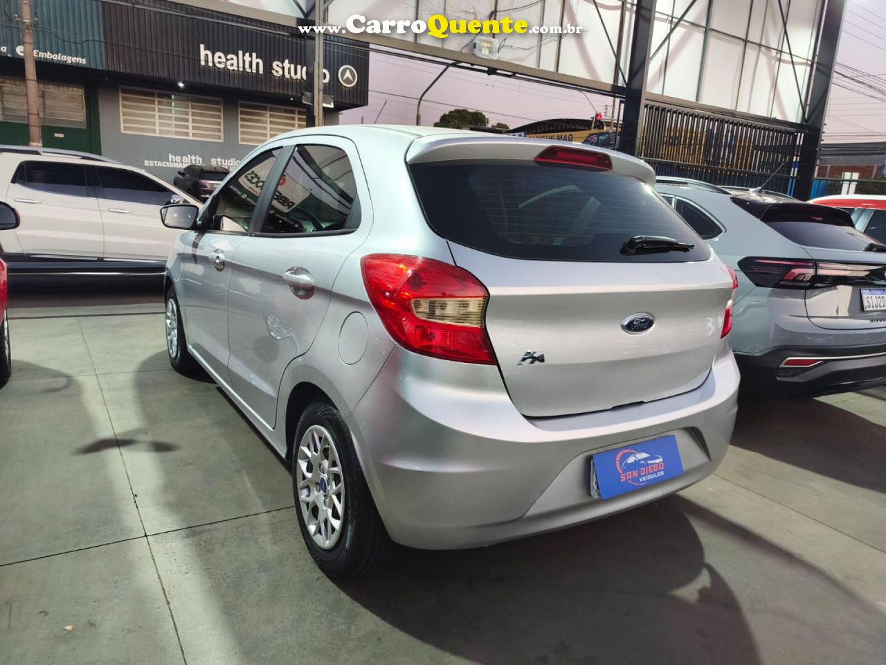 FORD   KA 1.0 SESE PLUS TIVCT FLEX 5P   PRATA 2018 1.0 FLEX - Loja