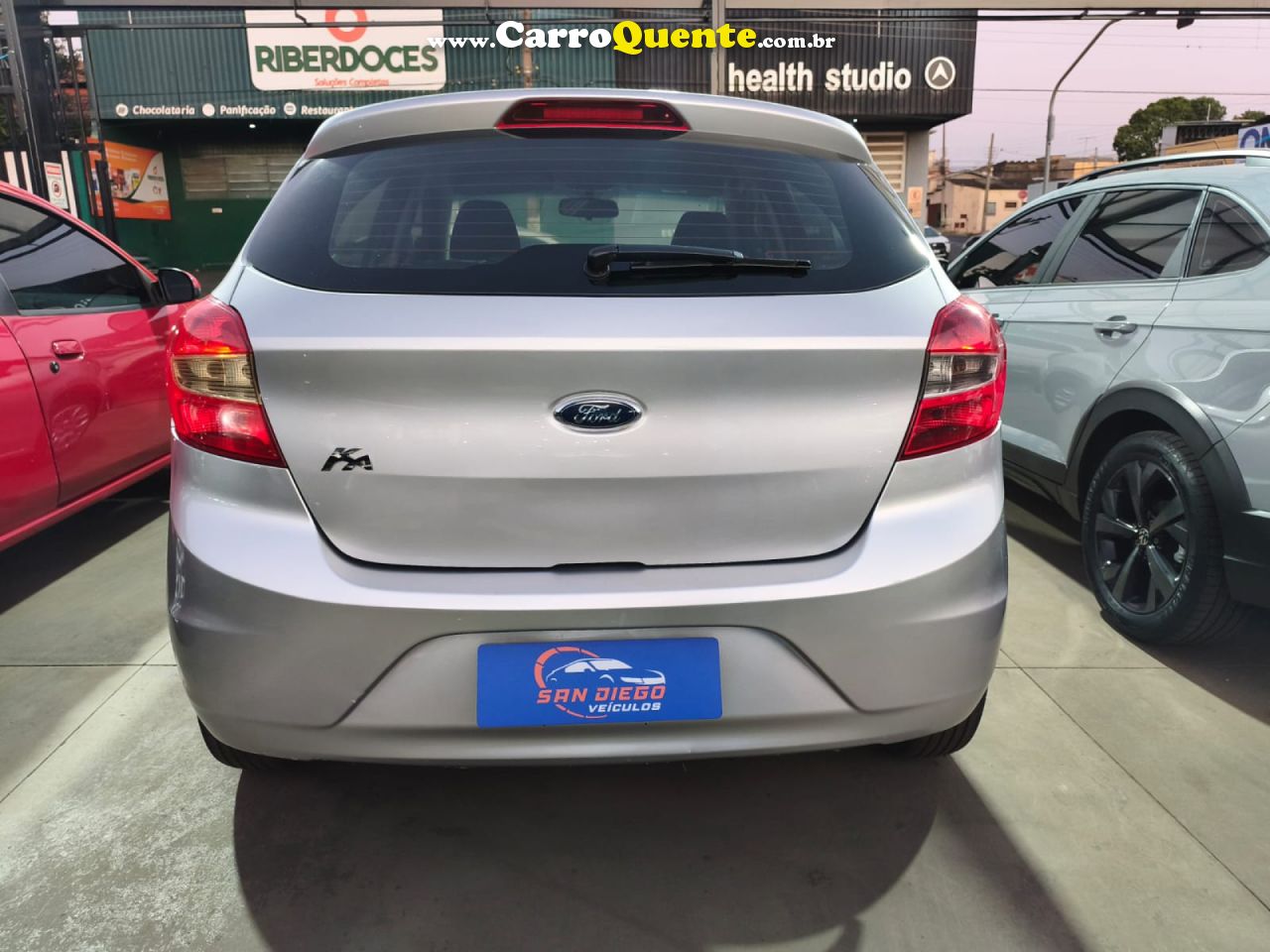 FORD   KA 1.0 SESE PLUS TIVCT FLEX 5P   PRATA 2018 1.0 FLEX - Loja