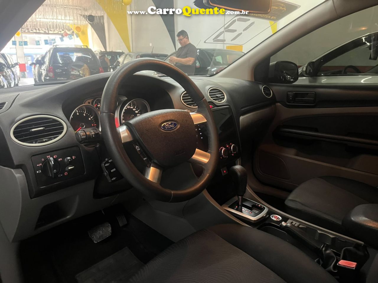 FORD   FOCUS 2.0 16VSESE PLUS FLEX 5P AUT.   PRATA 2013 2.0 FLEX - Loja