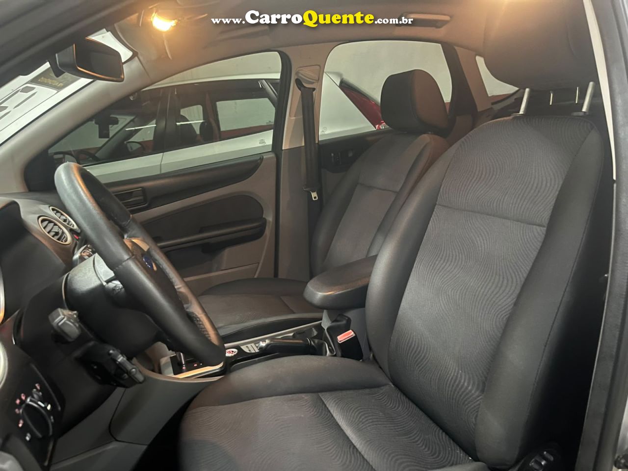 FORD   FOCUS 2.0 16VSESE PLUS FLEX 5P AUT.   PRATA 2013 2.0 FLEX - Loja