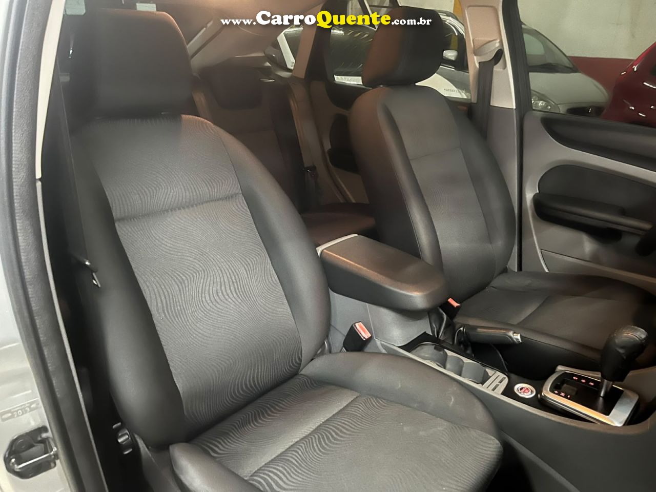 FORD   FOCUS 2.0 16VSESE PLUS FLEX 5P AUT.   PRATA 2013 2.0 FLEX - Loja