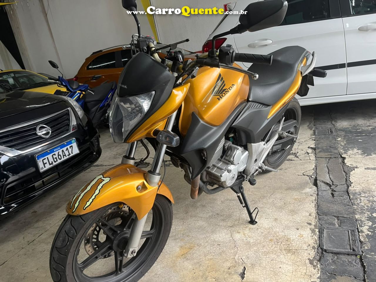 HONDA   CB300R   AMARELO 2010 300 GASOLINA - Loja