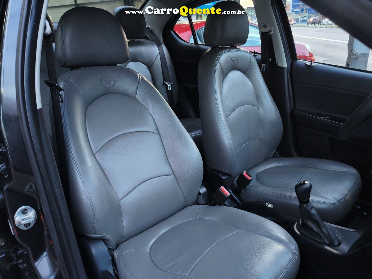 JAC   J3 TURIN SEDAN 1.4 16V 4P MEC.   PRETO 2014 1.4 GASOLINA - Loja