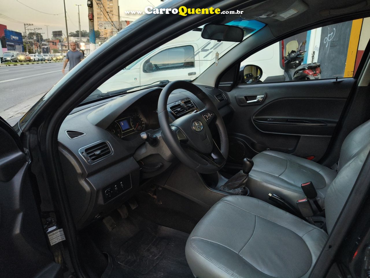 JAC   J3 TURIN SEDAN 1.4 16V 4P MEC.   PRETO 2014 1.4 GASOLINA - Loja
