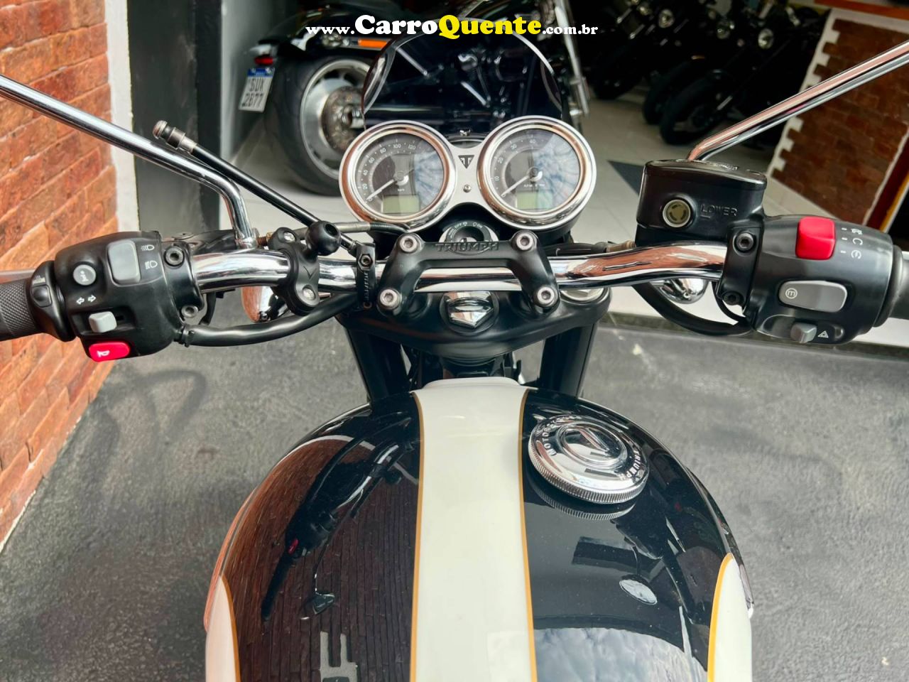 TRIUMPH BONNEVILLE T120 1200 2017 - Loja
