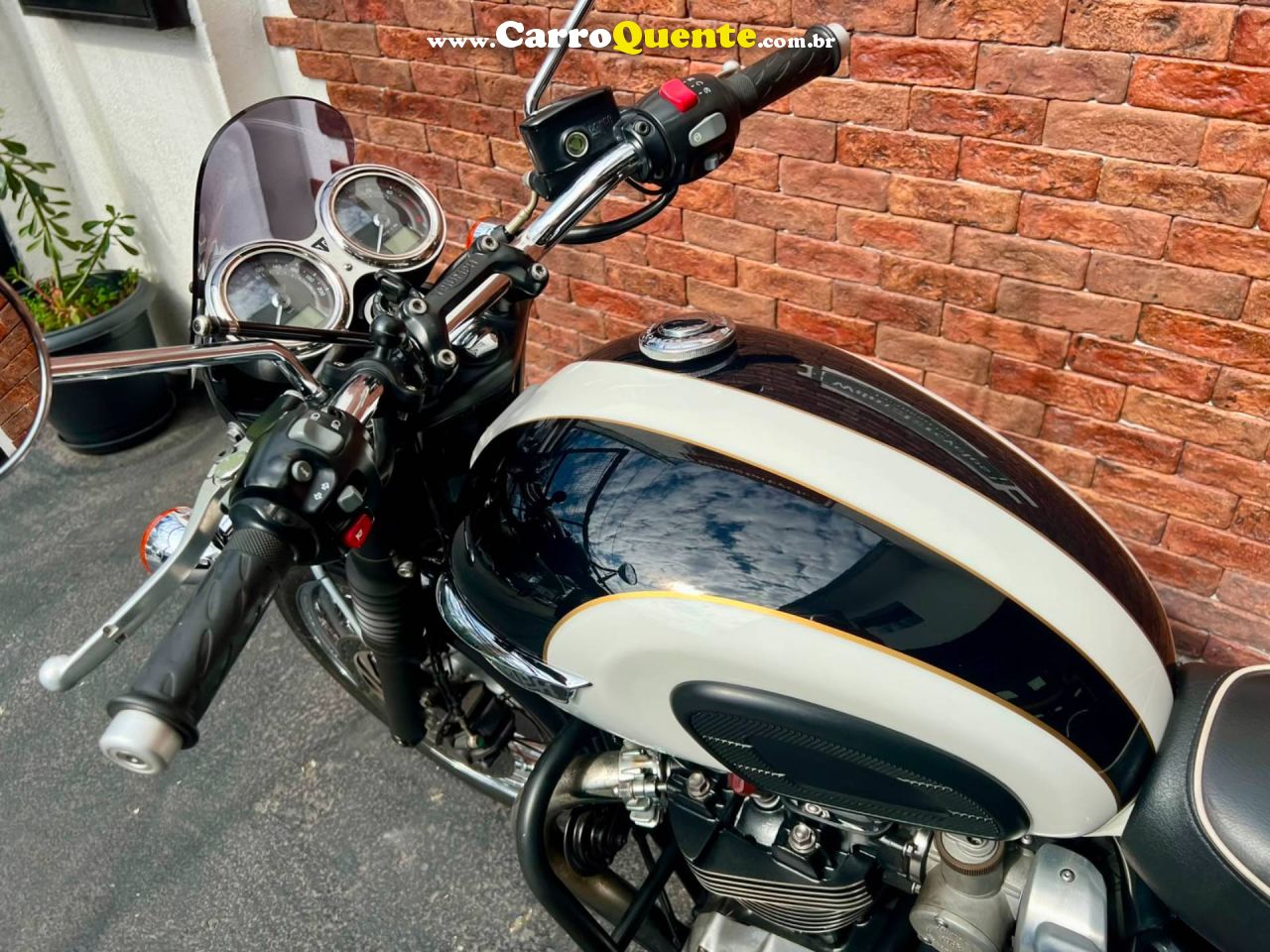 TRIUMPH BONNEVILLE T120 1200 2017 - Loja