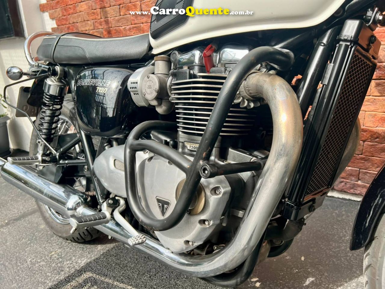 TRIUMPH BONNEVILLE T120 1200 2017 - Loja