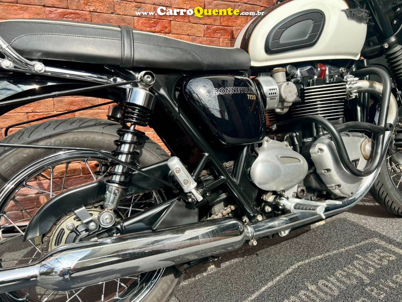 TRIUMPH BONNEVILLE T120 1200 2017 - Loja