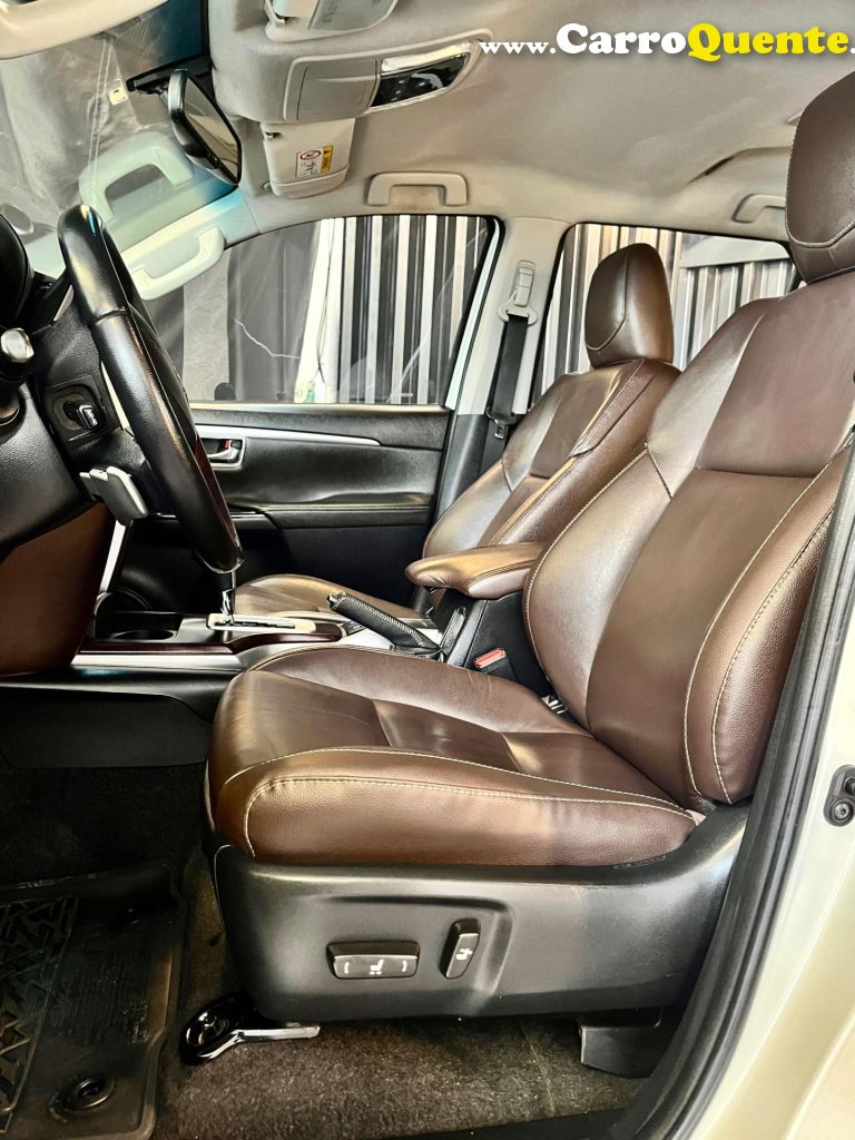 TOYOTA   HILUX SW4 SRX 4X4 2.8 TDI 16V DIES. AUT.   BRANCO 2019 2.8 DIESEL - Loja